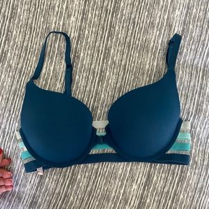 Victoria’s Secret t-shirt push-up bra